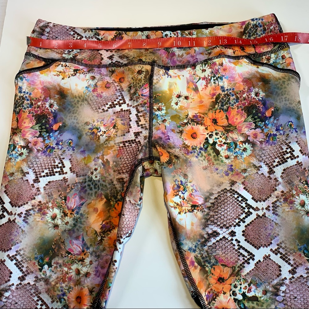 Ki XL pro performance floral snakeskin crop leggings w mesh detail - Picture 3 of 13